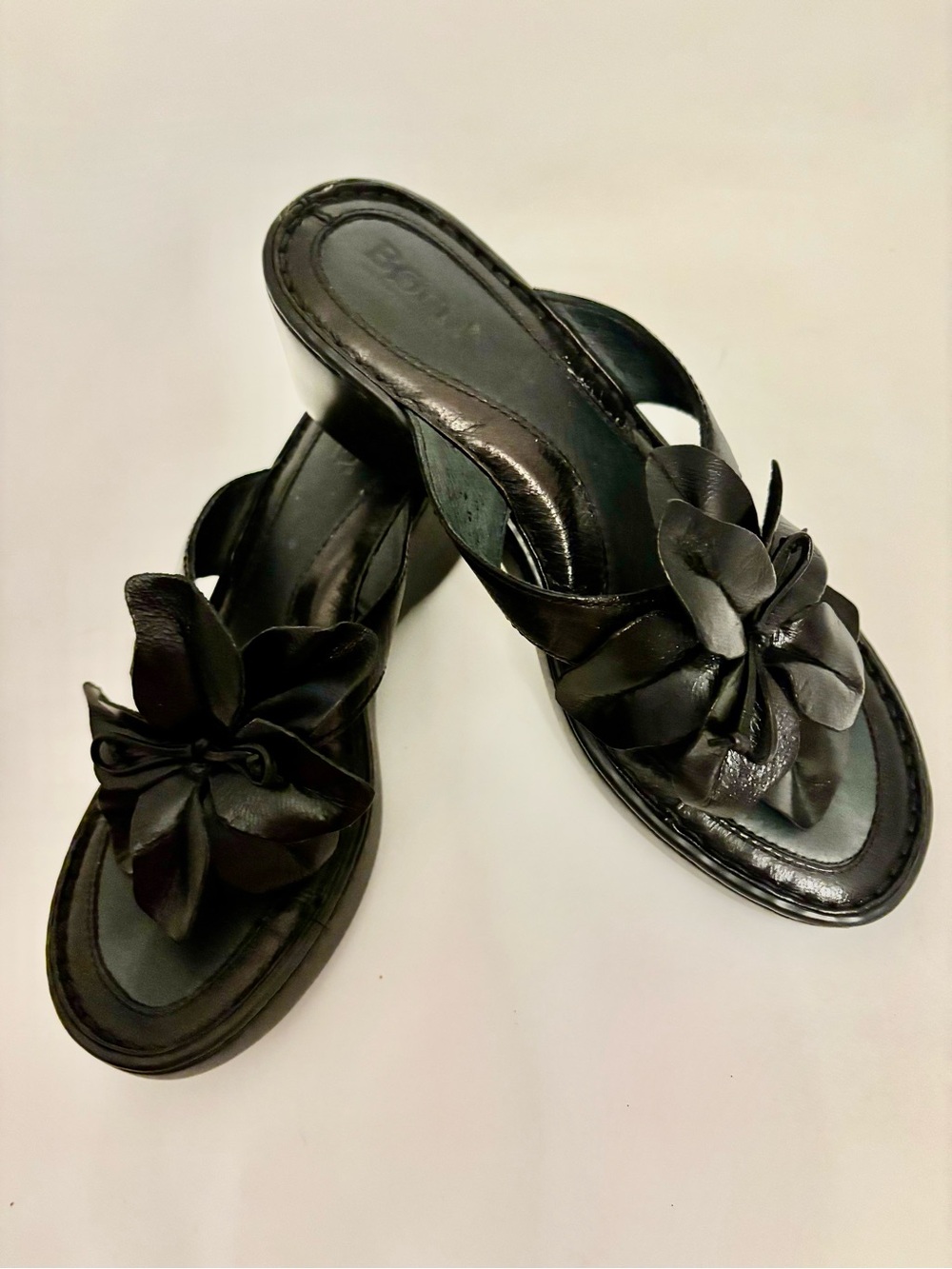 Børn Black Leather Flower Thong Sandals Size 7 / 38